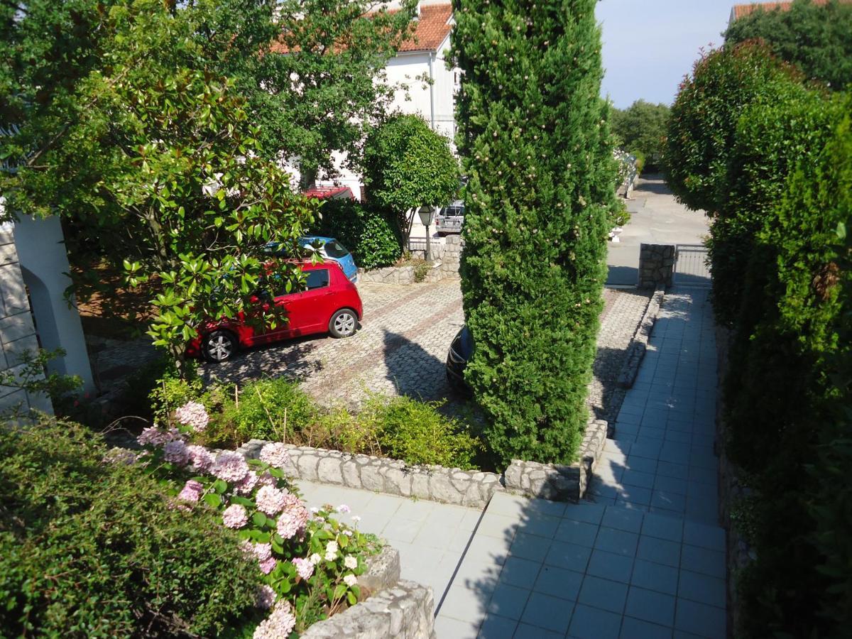 Apartments White&Green in Malinska Buitenkant foto